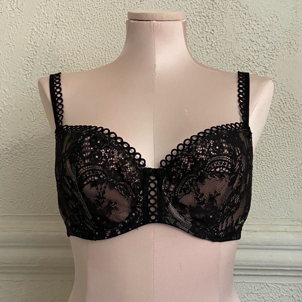Victoria’s Secret Black Lace Bra 34DD 🐾